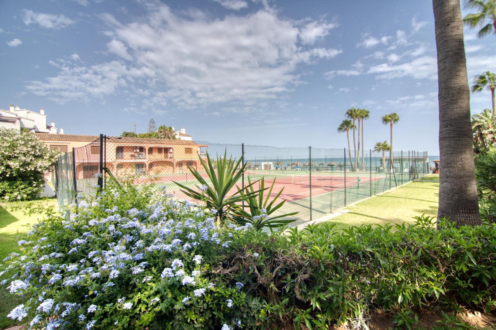 Alhamar Apartment Beachfront In Calahonda Sitio de Calahonda Buitenkant foto